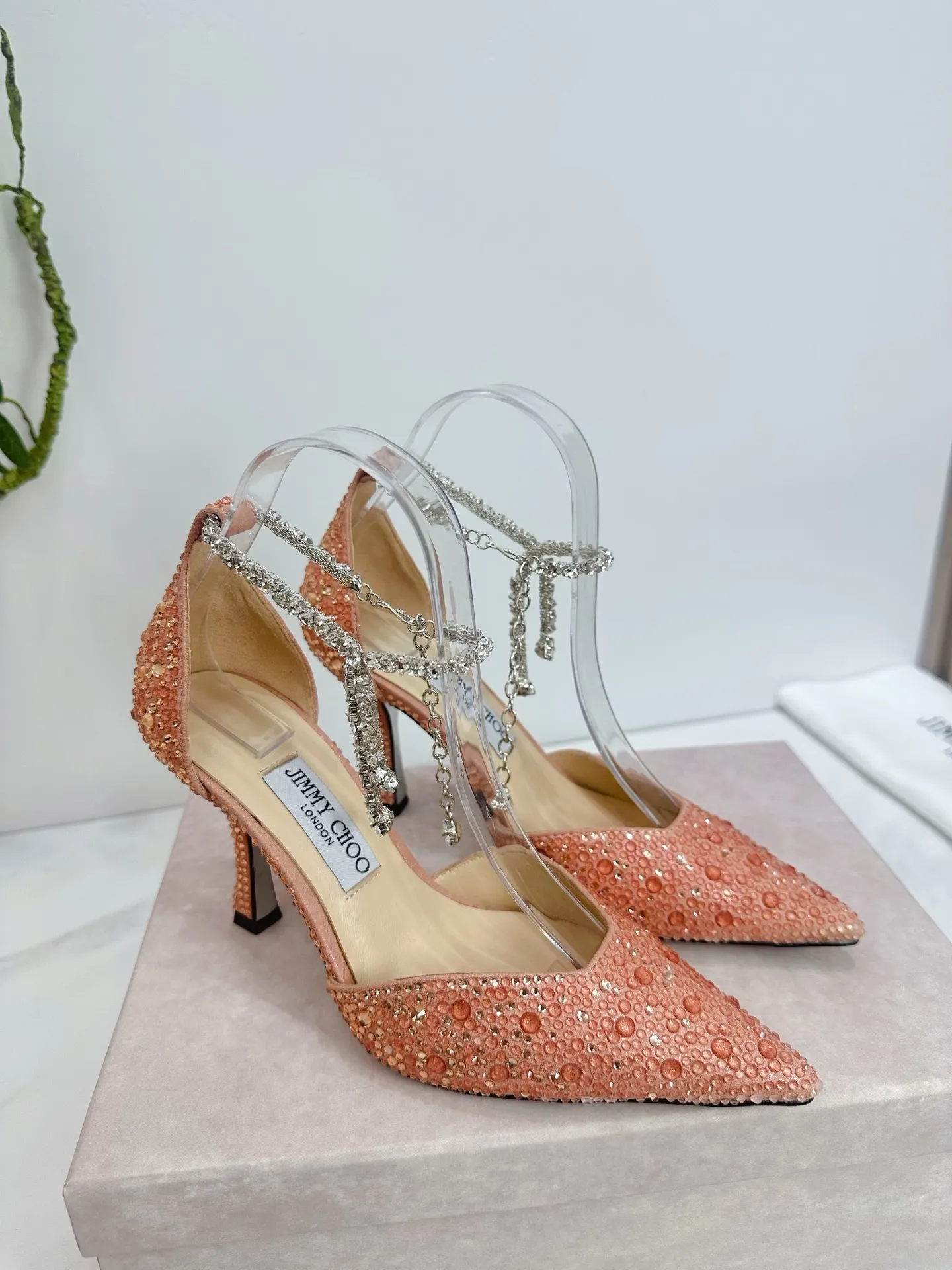 👟👟Ex-factory price 820👟👟 JIMMY CHOO (Jimmy CHOO) 💝💝💝 is a very comprehensive noble fashion lifestyle brand, with a series of women's high-heeled, medium-heeled, flat-heeled sandals with the same strap from major fashion bloggers and celebrities in Hong Kong and the United States.  The Australian pointed toe, round toe and square toe series are simply beautiful. Fall in love with elegance and playful sense of the future. Just by looking at them, you want to own them immediately, but you can really think about a pair of exquisite high heels~~~~~~~~~~~~~~~~~ 💝This series is specially designed for extraordinary and indifferent ladies, thus creating a unique overall effect, Jimmy Choo Design products that inspire women to move forward and show their charm💝💝💝 1⃣️Material: Imported silk hot diamond 2⃣️Inner: Imported Italian lambskin, super soft and delicate 3⃣️Outsole: Imported Italian original original color genuine leather injection molded outsole Heel height 8.5 4⃣️Code number: 35 to 39 (34.40.41.42. Customized)